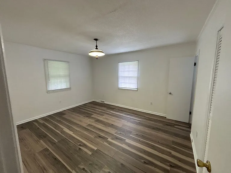 801 Bethpage Rd — Photo 12