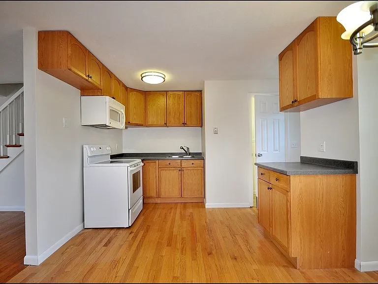 571 Hartford Rd #5 — Photo 7