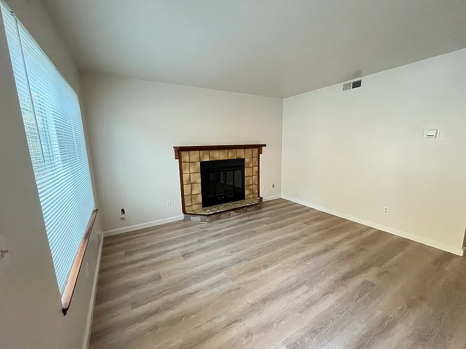 2984 Sunridge Dr #2984