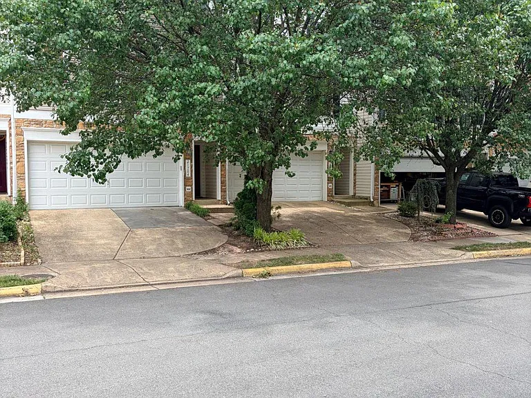 21784 Oakville Ter — Photo 1