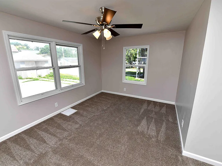 1027 N University St — Photo 45
