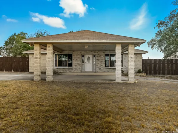 706 Sunrise, La Vernia, TX 78121