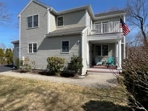 62 South St APT A, Plymouth, MA 02360
