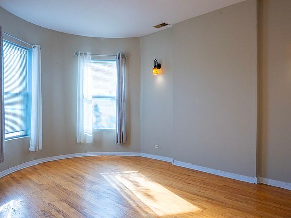 4th image of 4850 S Prairie Ave APT 3S