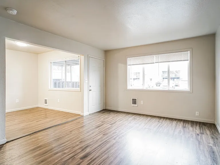 Willow Lake Apartments — Photo 46