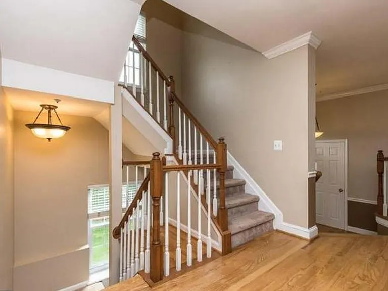 9514 Georgian Way — Photo 2