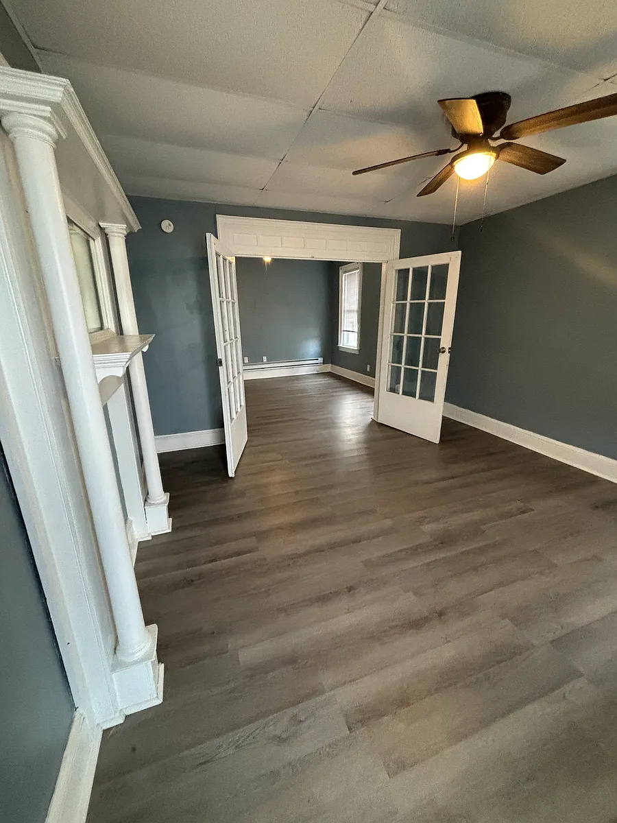 Building Photo - 306 1/2 3rd St #1