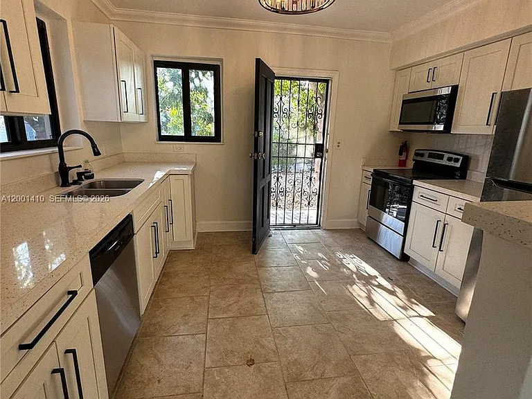 5530 NW Miami Ct — Photo 7