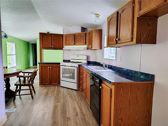 5th image of 4020 E River Rd