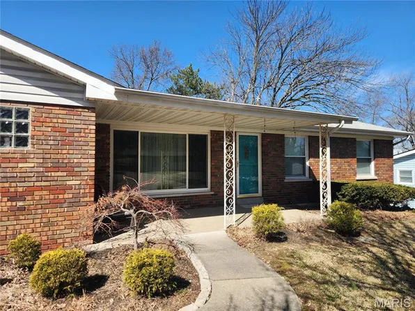 513 S Duchesne Dr, Saint Charles, MO 63301