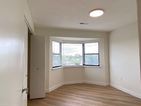 landlord_unit_photo_69287553_7