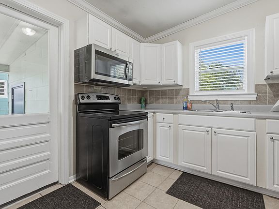 4th image of 1823 Tyndall Dr