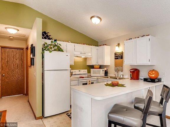 4th image of 683 Parkside Dr