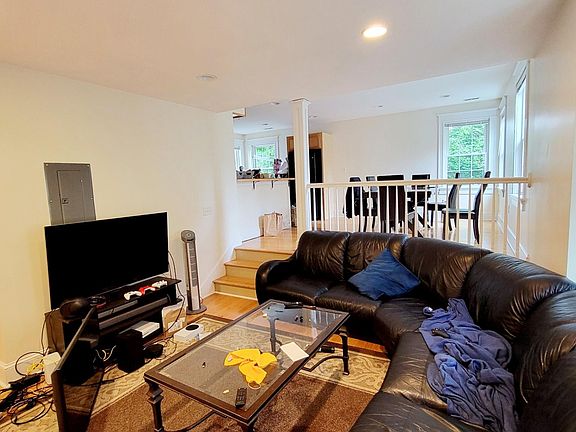 3rd image of 25 Capen St #2A