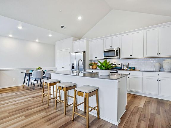 4th image of 533 Vicot Way #F