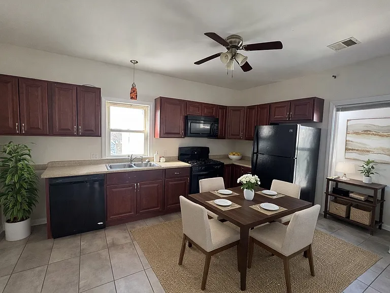 179 Raymond St #3 — Photo 3