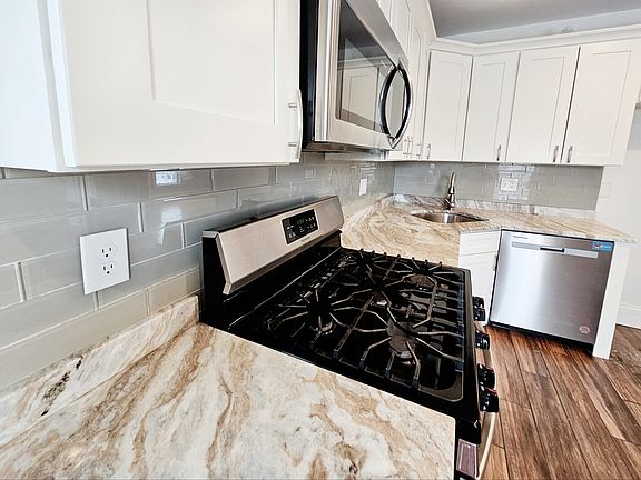 2nd image of 22 Mansfield St #3
