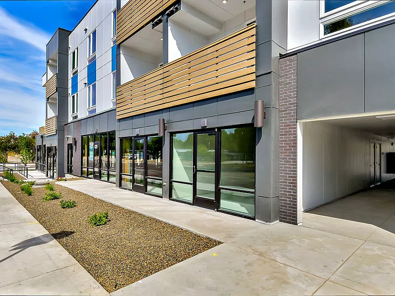 Parkway Apartments — Photo 1