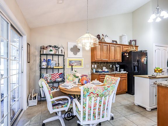 4th image of 147 Quail Hollow Rd.