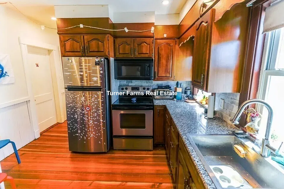 5 bed, 9999 sqft, $6,500 — Photo 2