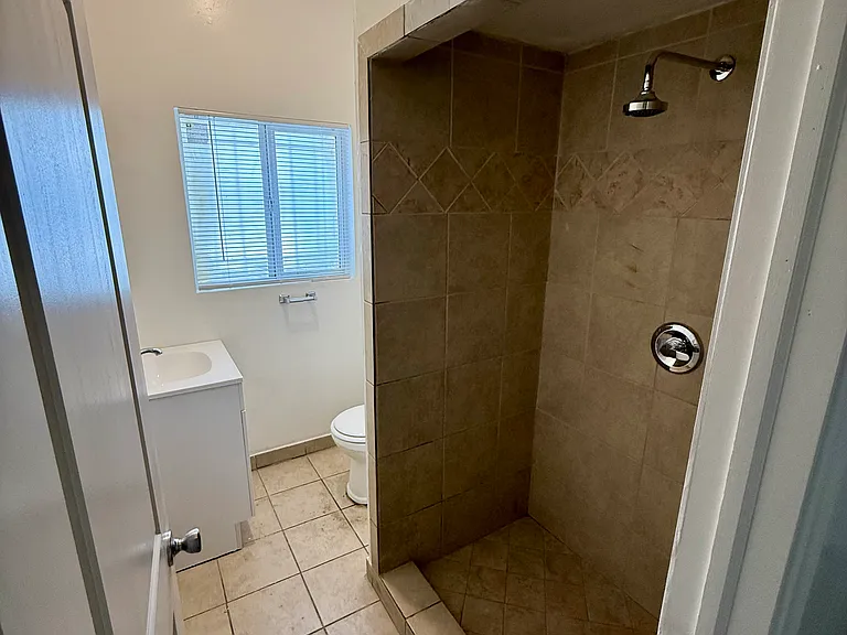 8930 S Vermont Ave — Photo 44