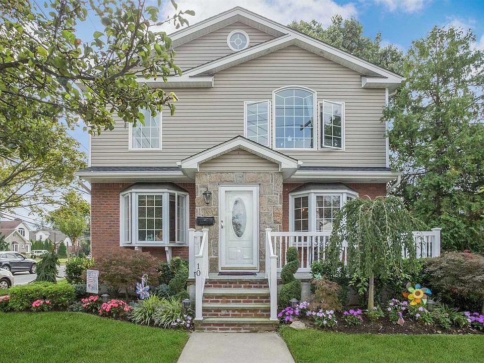 1st image of 10 Delano Ct