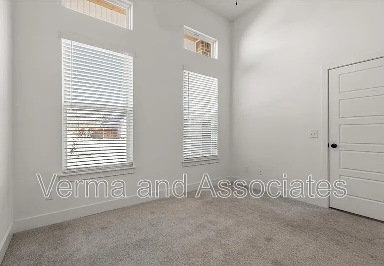 6300 Beacon St — Photo 2