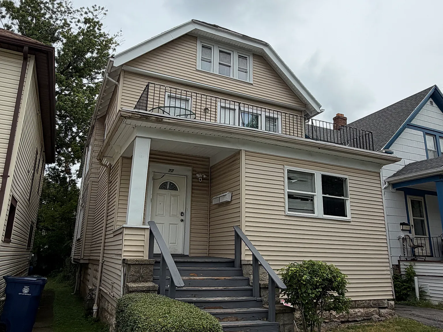 3 bed, 1100 sqft, $1,600 — Photo 1