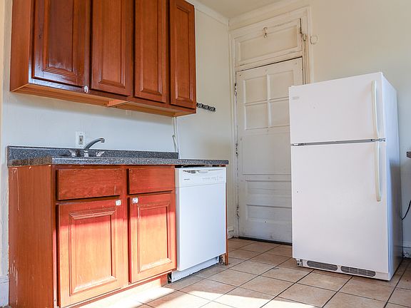 2nd image of 7524 N Seeley Ave APT 2S