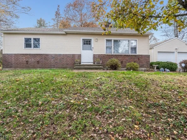 10 Forest Hill Dr, Readington Twp., NJ 08822