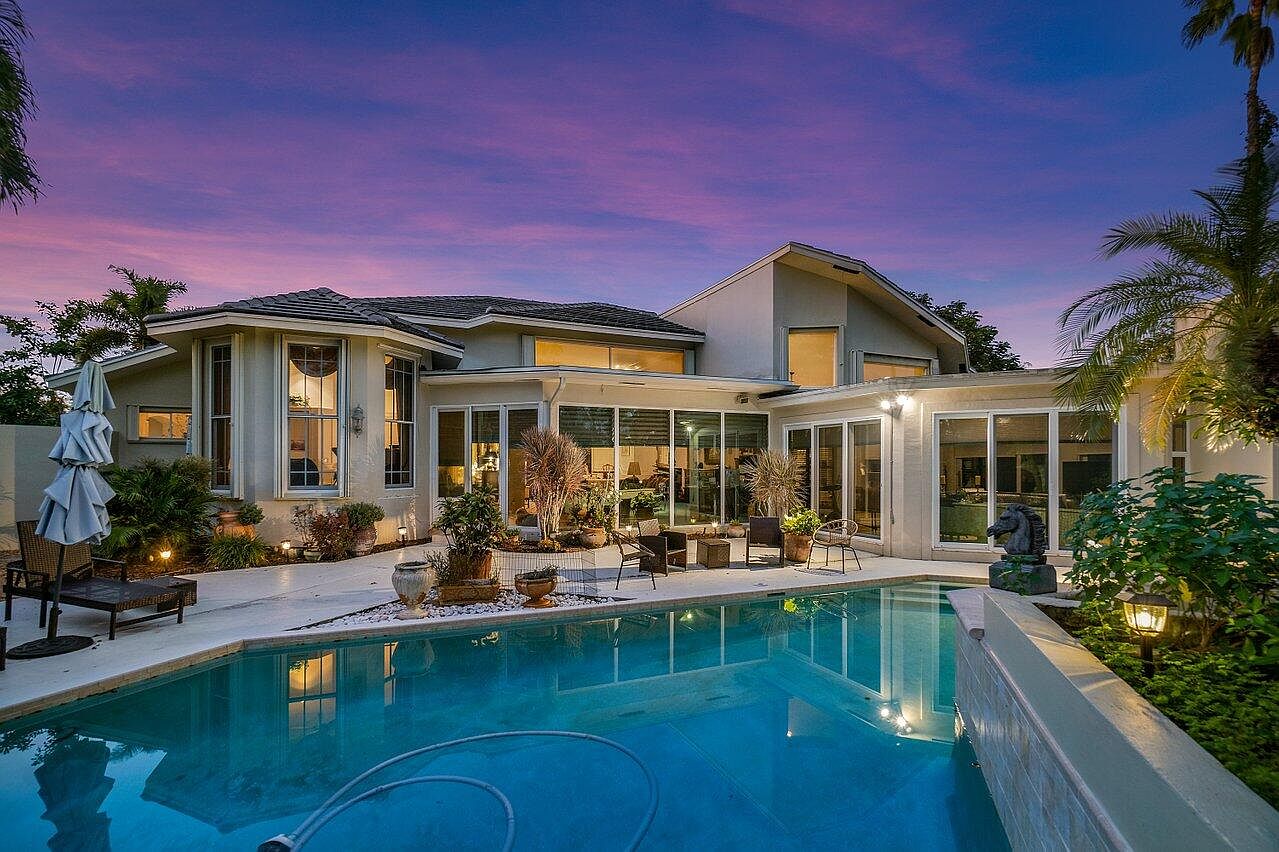 12093 Longwood Green Dr