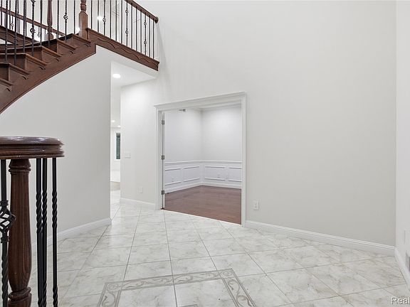 3rd image of 46500 Ryan Rd