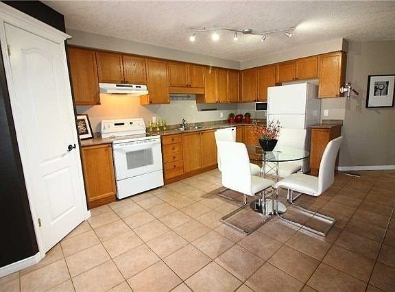 3rd image of 132 Montgomery Blvd