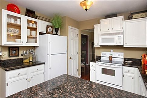 4th image of 350 Oak Park Village Dr