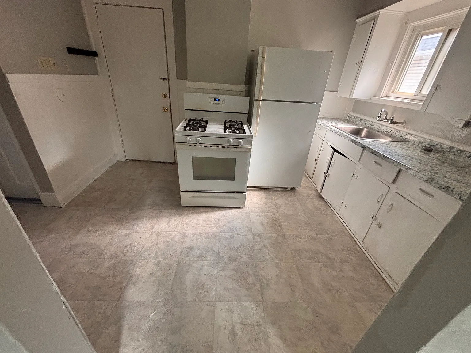 2 bed, 900 sqft, $950 — Photo 4