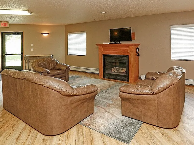 STERLING HEIGHTS — Photo 13