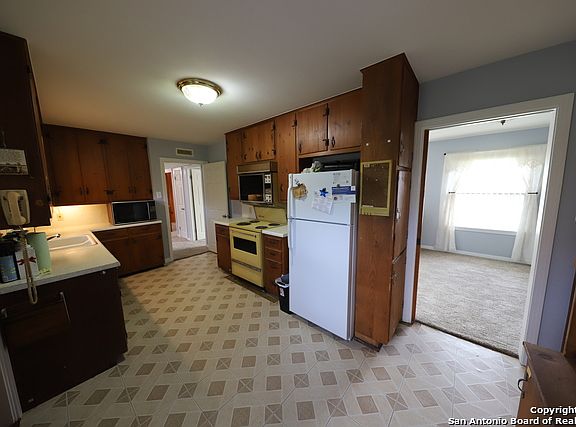 5th image of 235 Millwood Ln