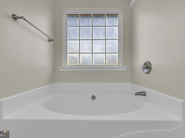 494 Bishop Ct — Photo 15