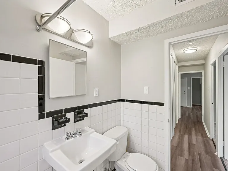 Clifton Woods Apartments — Photo 72