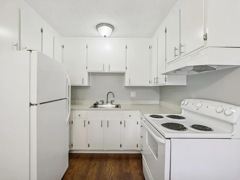 Metro Park Apartments - San Leandro — Photo 29