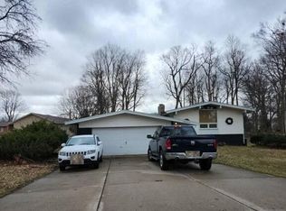 3853 Waverly Hills Rd, Lansing, MI 48917