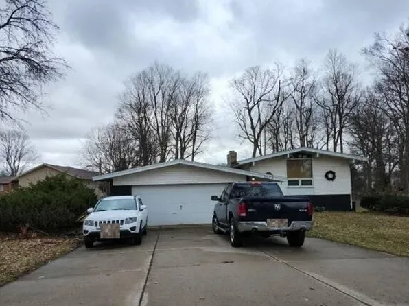 3853 Waverly Hills Rd, Lansing, MI 48917