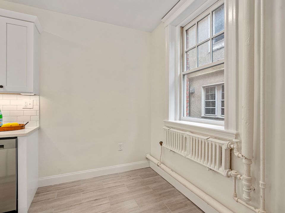 Kitchen dining nook