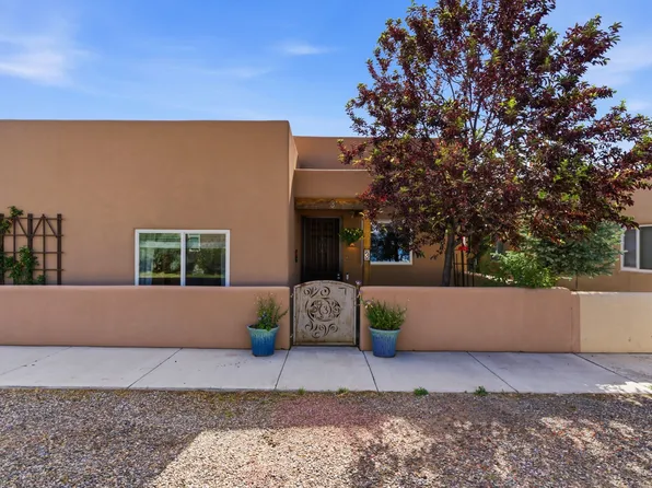3 Silver Buckle Rd, Santa Fe, NM 87508