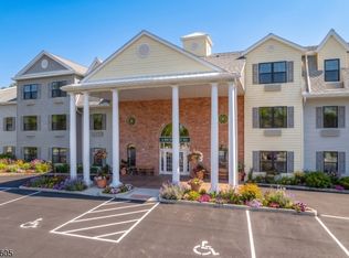 6411 Richmond Rd BLDG 6 #411, West Milford, NJ