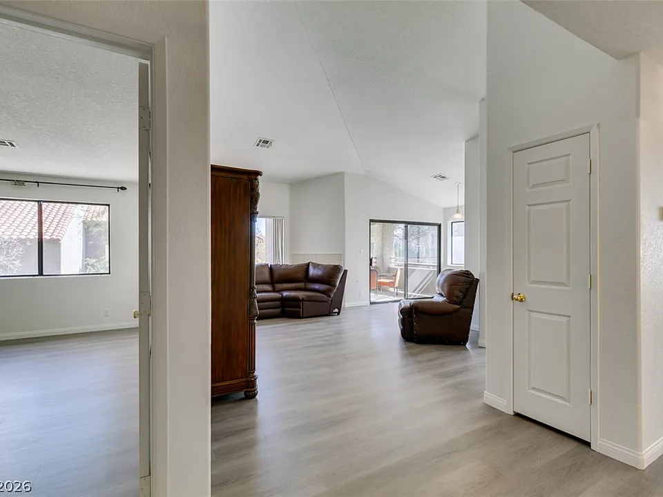 5054 S Rainbow Blvd #202