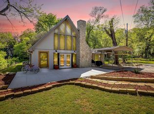 332 Ash Creek Dr W, Azle, TX 76020