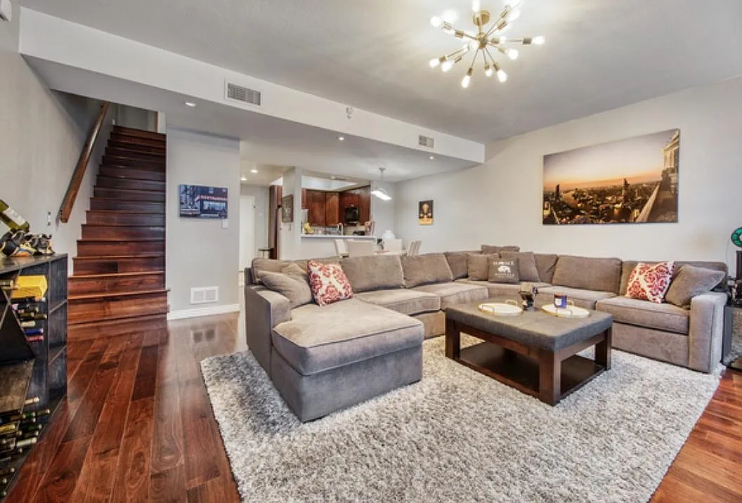 2 bed, 1126 sqft, $4,100 — Photo 1