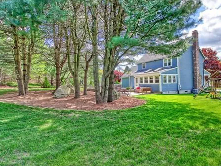 64 David Rd — Photo 3