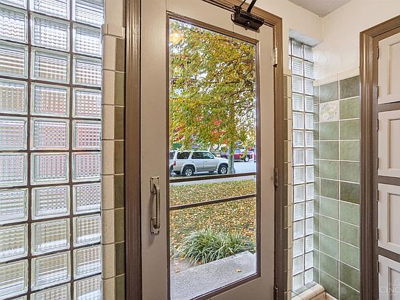 5th image of 3420 Shaw Ave Unit 3